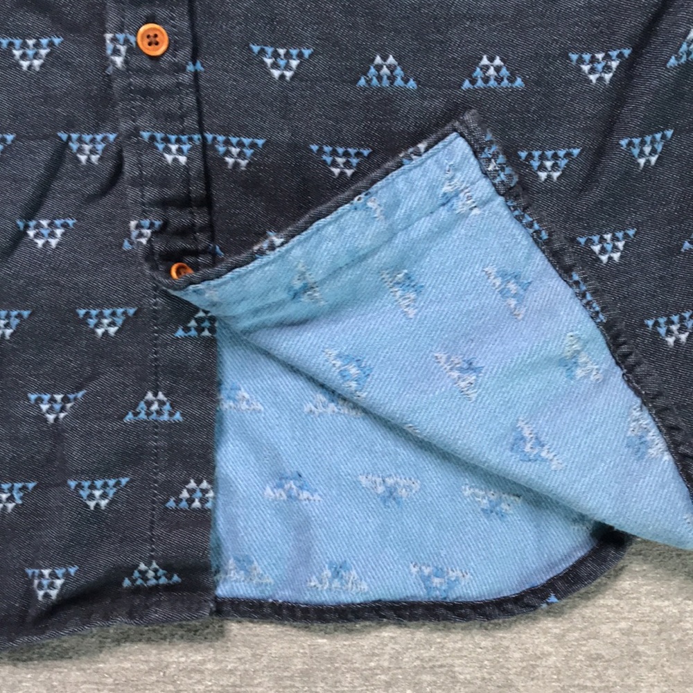 Old Navy Triangle Pattern Button Down - image 4